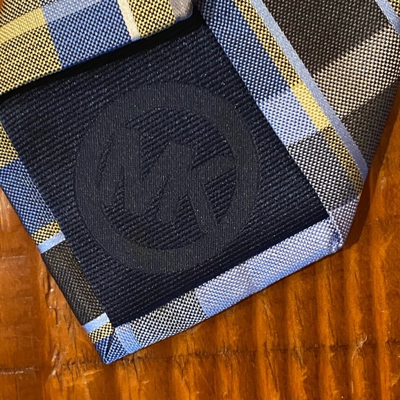 MICHAEL KORS men’s tie. Plaid 100% silk - Picture 7 of 7
